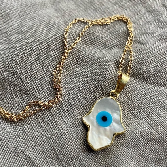 Estrella & Luna Jewelry - Hamsa Carved Shell Evil Eye Necklace